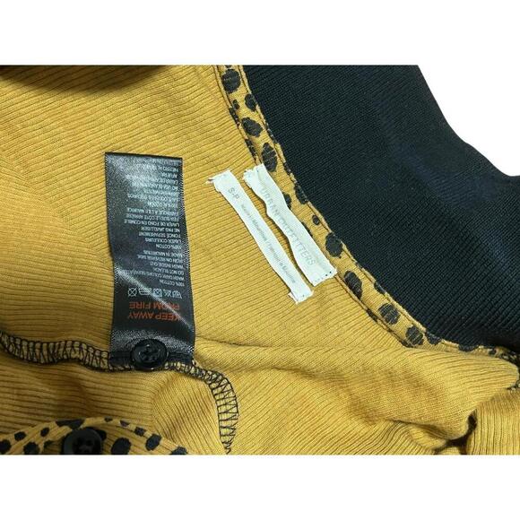 Trendy Leopard Print Crop Top with Black Collar - Picture 5 of 5